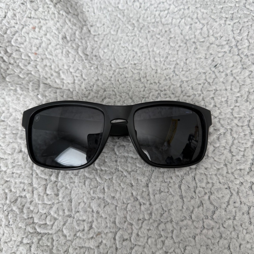 BLENDERS CANYON: BLACK TUNDRA BE1401 MATTE BLACK/POLARIZED SMOKE SUNGLASSES